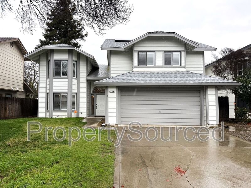 Modesto House: 428 Phoenix Ave