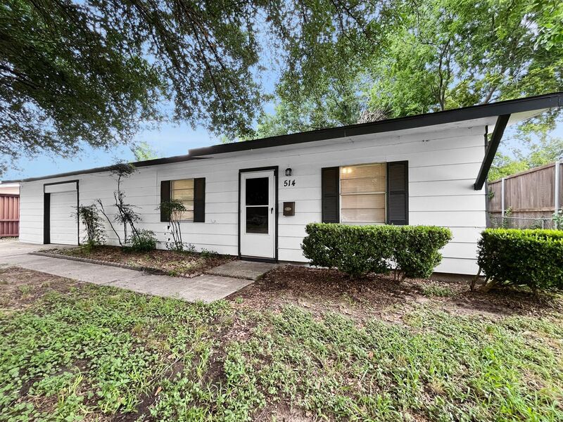 Mesquite House: 514 Paza Dr