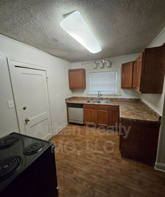 Kansas City House: 5320 Rockhill Rd.