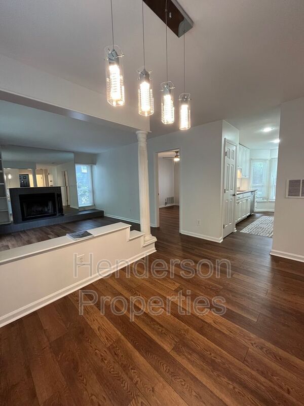 Charlotte House: 607 Queens Rd