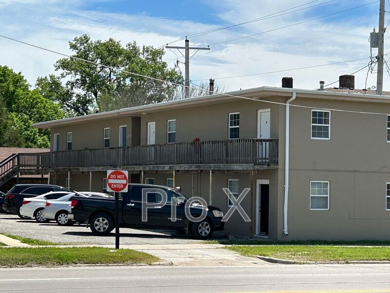 Pittsburg House: 1411 S Broadway