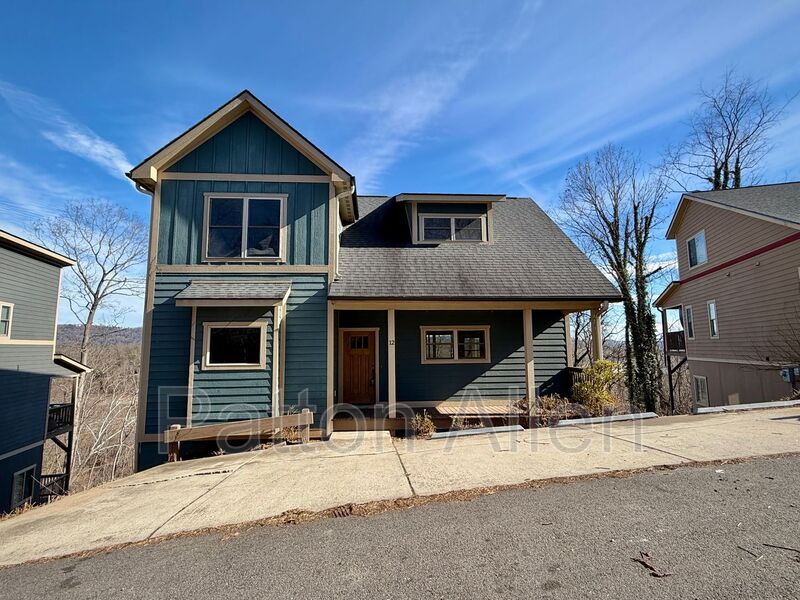 Asheville House: 12 Conscious Way