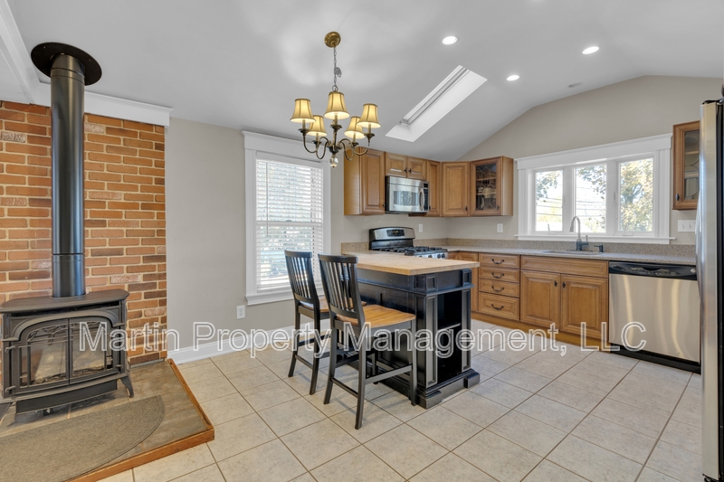 Wakefield House: 2 Bellevue Avenue