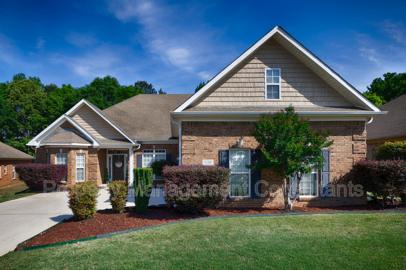 Madison House: 108 Blackwood Drive Northwest