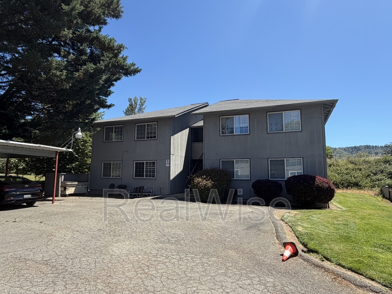 Grants Pass Condo: 2145 NW Heidi Ln
