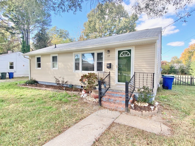 Newport News House: 17 Hoopes Rd