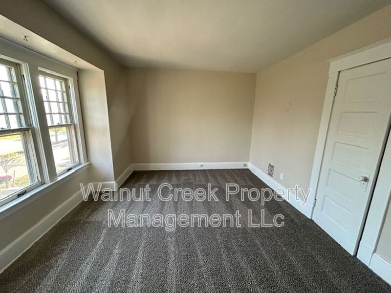 Lakewood Condo: 1520 Alameda ave