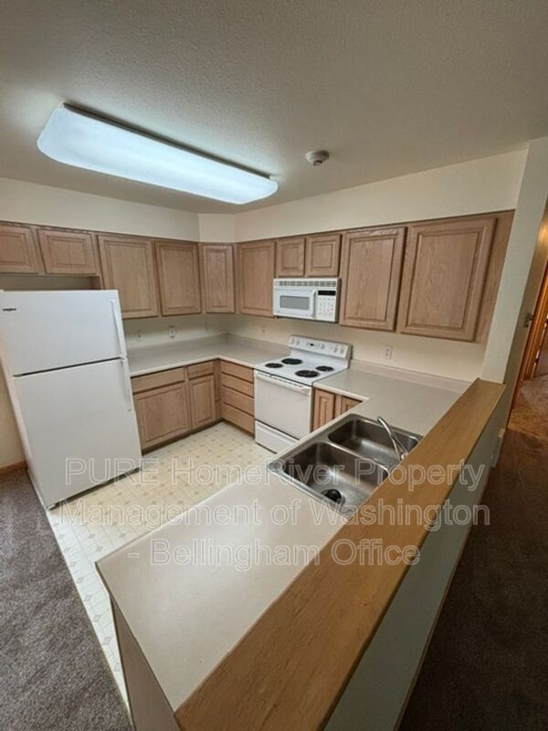 Bellingham House: 655 W Horton Road