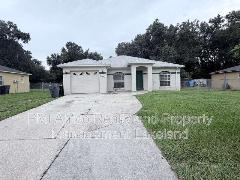 Lakeland House: 3670 Country Lane