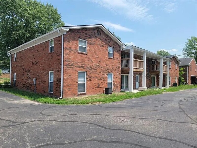 Greenwood Condo: 622 Wooddale Terrace