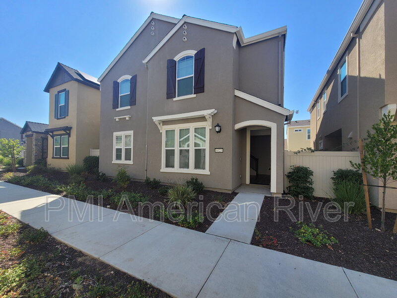 Roseville House: 6025 Dragon Hawk Place