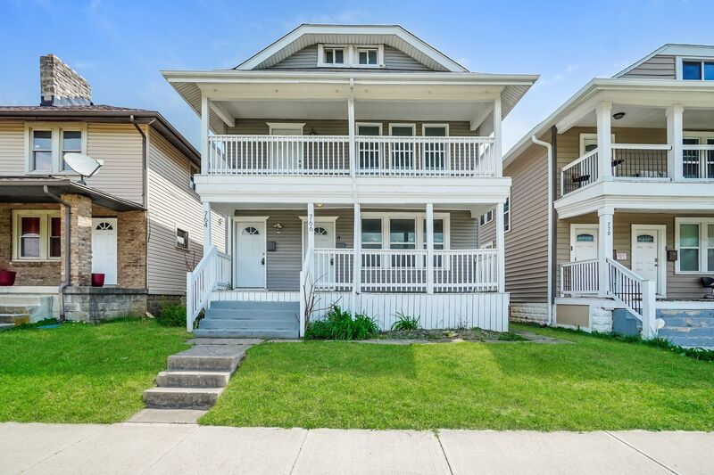 Columbus House: 764-766 Kelton Ave