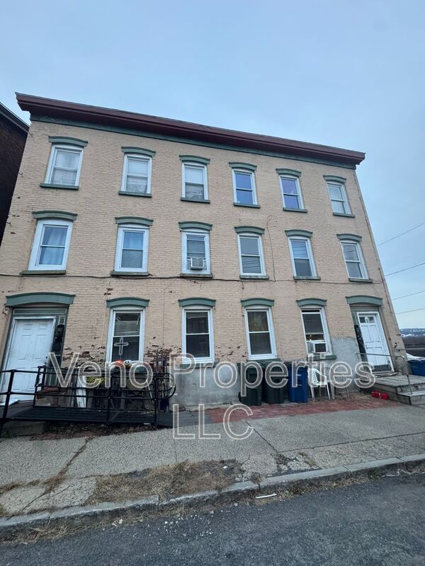 Cohoes House: 3 Cataract Street