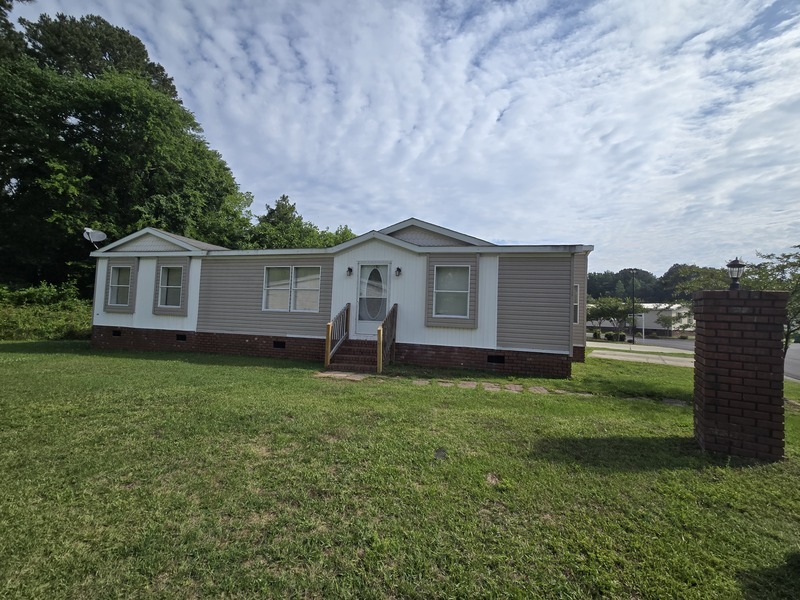 Fayetteville House: 2109 Cattail Cir
