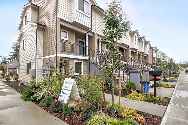 Tacoma Condo: Allenmore Brownstones  2355 State Street - 202