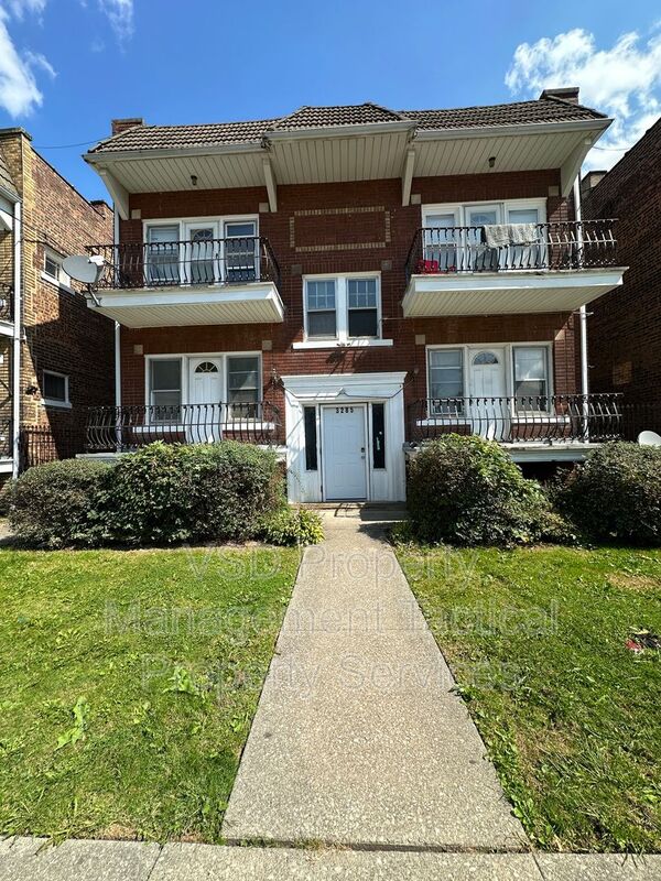 Cleveland Condo: 3285 E 143 St