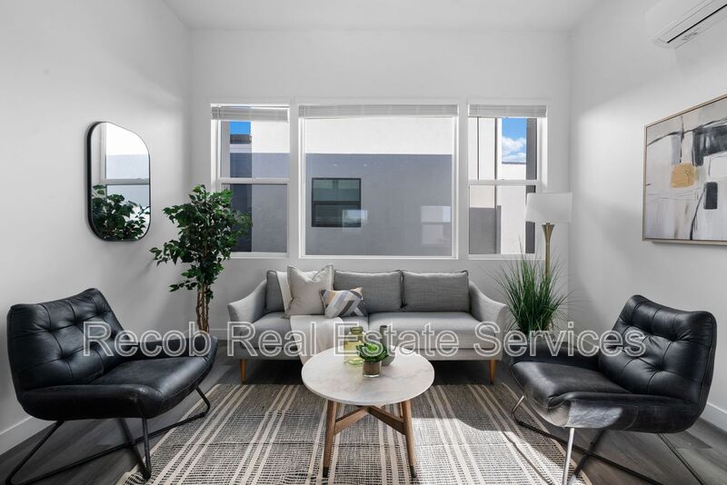 San Diego House: 1638 Elm Ave
