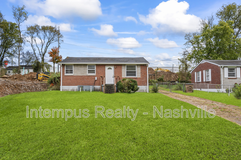 Nashville House: 114 Old Trinity Ln