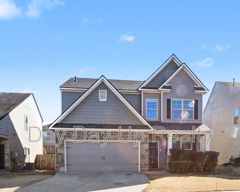 Cumming House: 5340 Rialto Way