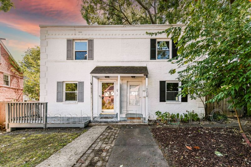 Arlington House: 3210 9Th St S