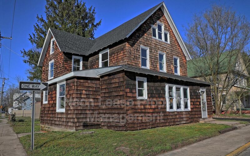 Laurel Condo: 223 West 6th