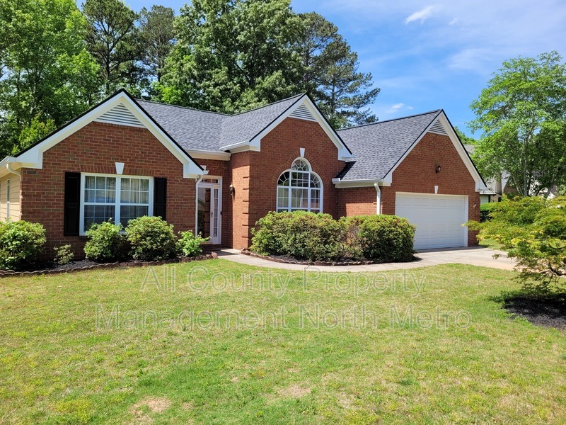 Suwanee House: 452 Antler Lane