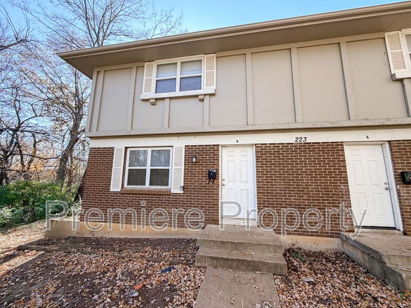 Belton Townhome: 223 N Oak Dr