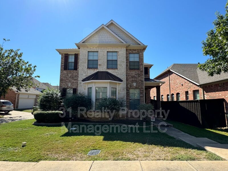 Lewisville House: 1466 Cambridge Drive