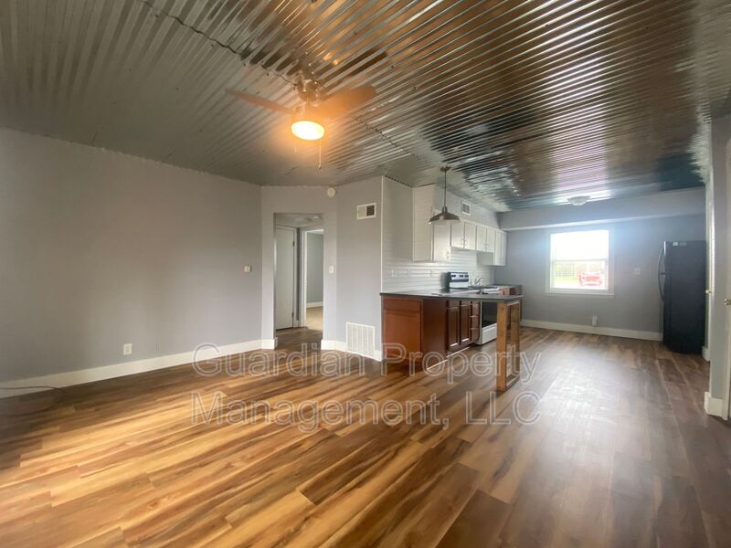 Maryville House: 519.5 W 8th