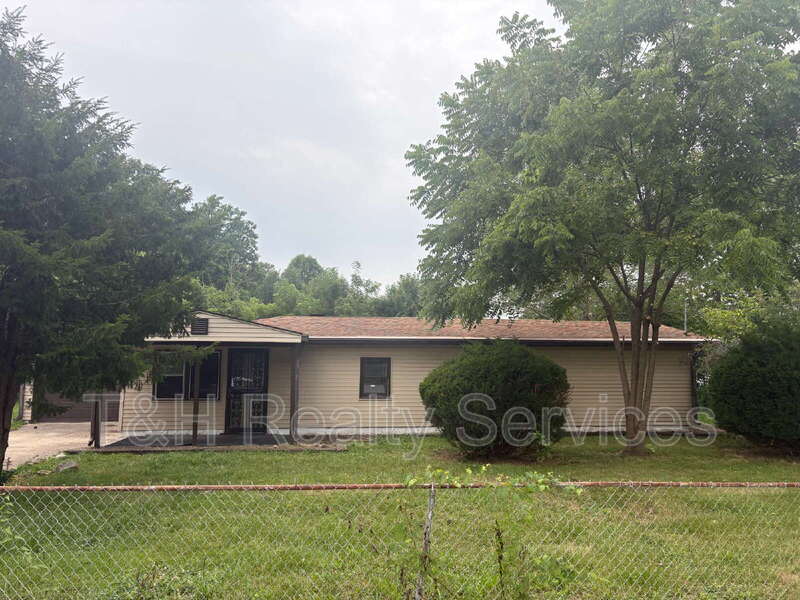 Plainfield House: 3368 Clover Drive