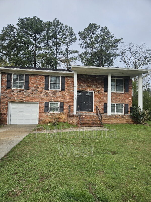 Atlanta House: 5325 The Savoy St