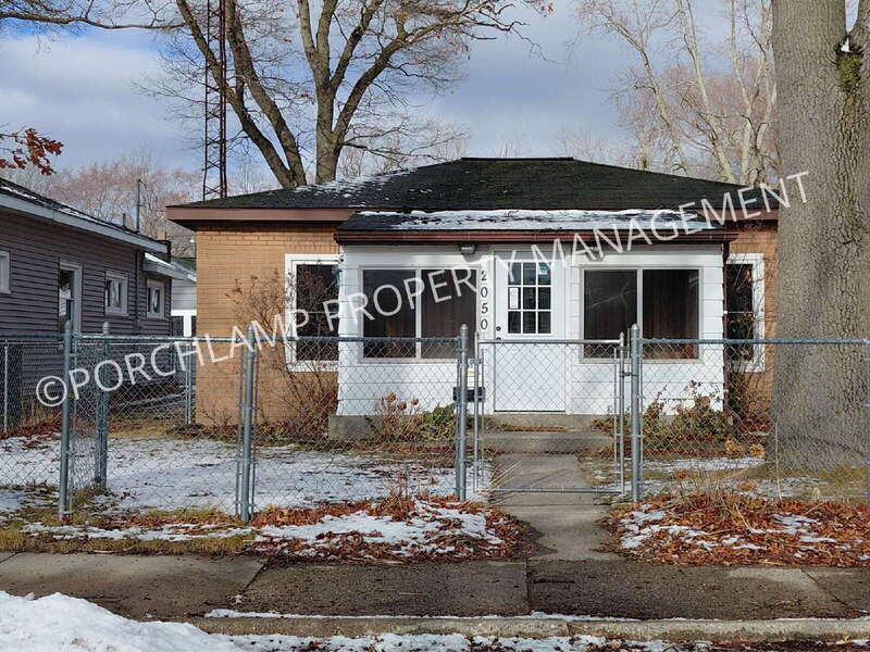 Muskegon House: 2050 Letart Avenue