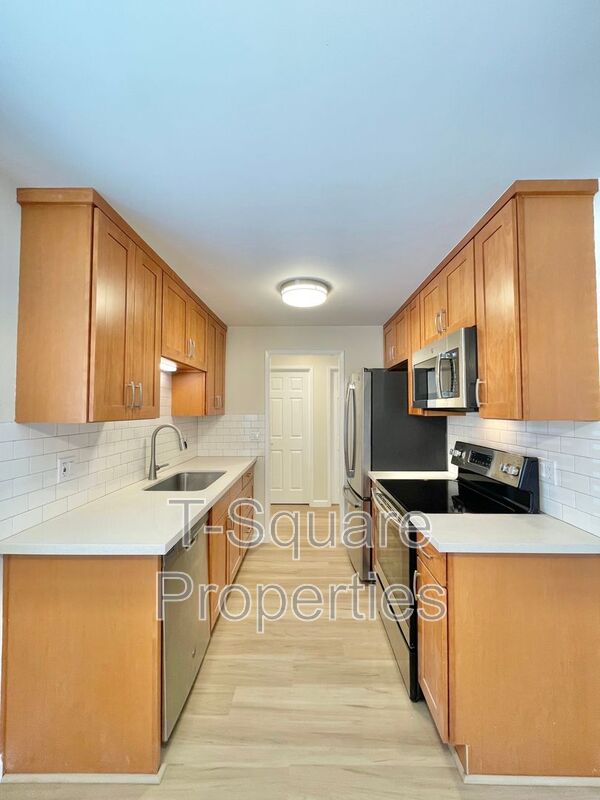 Kirkland Apartment: 325 5th Ave S