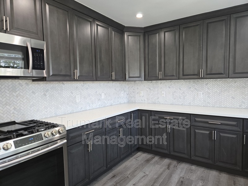 Glendale Condo: 1303 N Brand Blvd