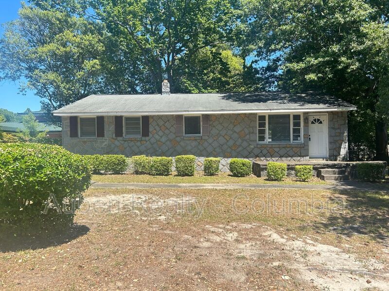 Columbia House: 1414 S Kilbourne Rd