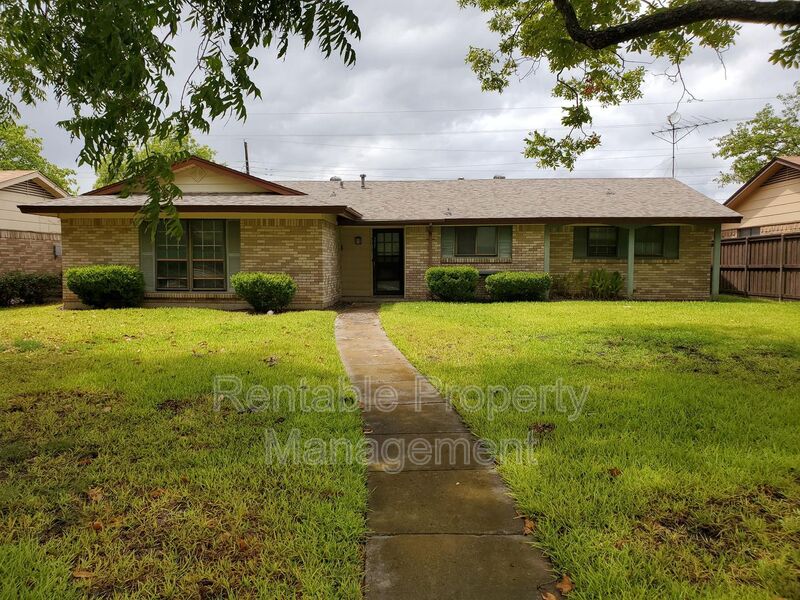 Mesquite House: 3017 Abston Dr