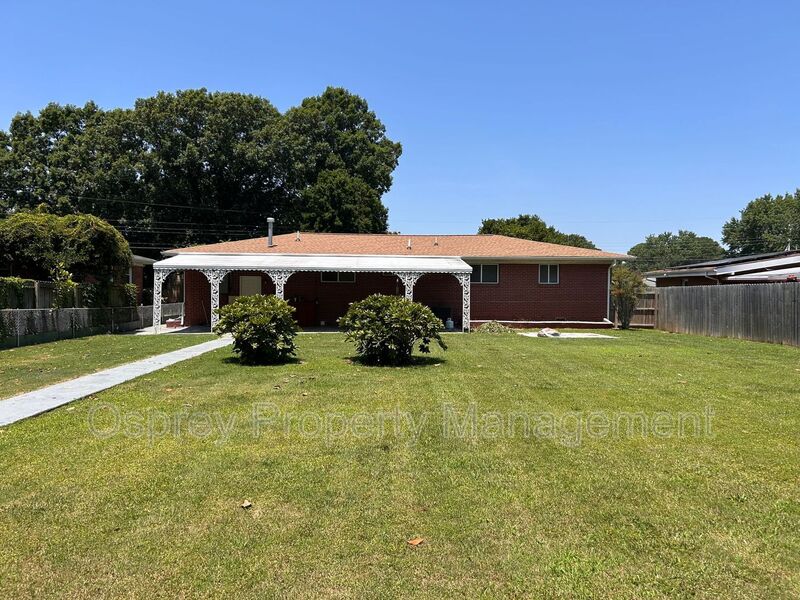 Charming 3-Bedroom Home with Bonus Room & Spacious Yard