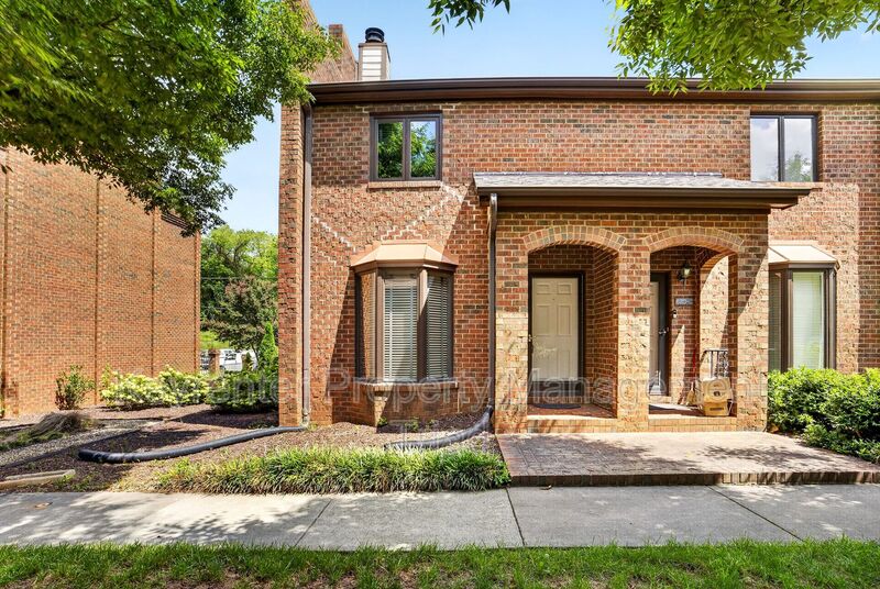 Greensboro House: 620 Walker Avenue