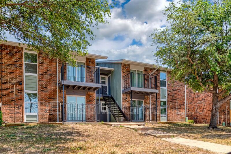 Fort Worth House: 8045 W Elizabeth Ln 223