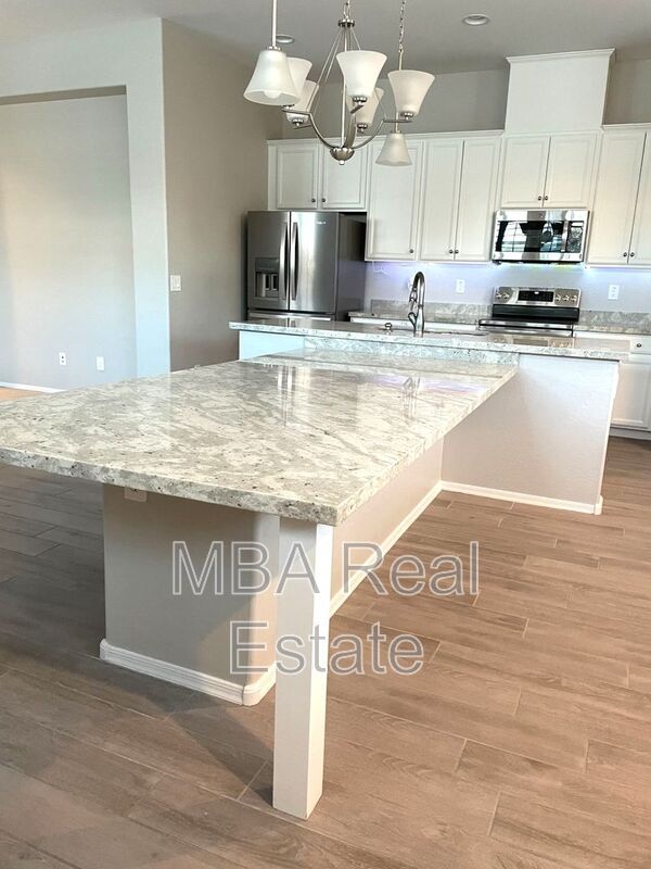 Goodyear Townhome: 14870 W Encanto Blvd