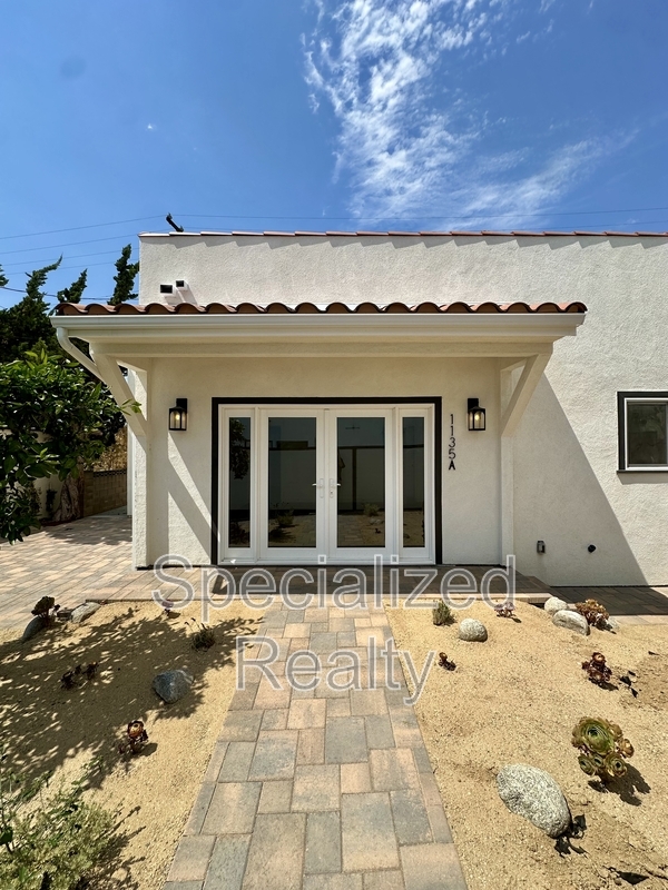 Glendale Condo: 1135 Scofield Drive
