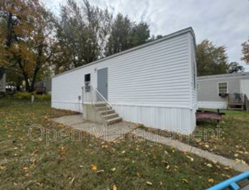 Springfield House: 710 North Farm Road 137