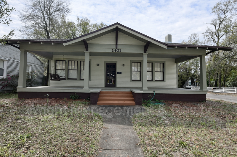 Tampa House: 1401 East Powhatan Avenue