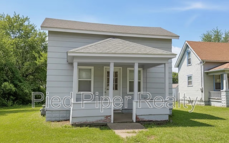 Freeport House: 601 N Winnebago Ave