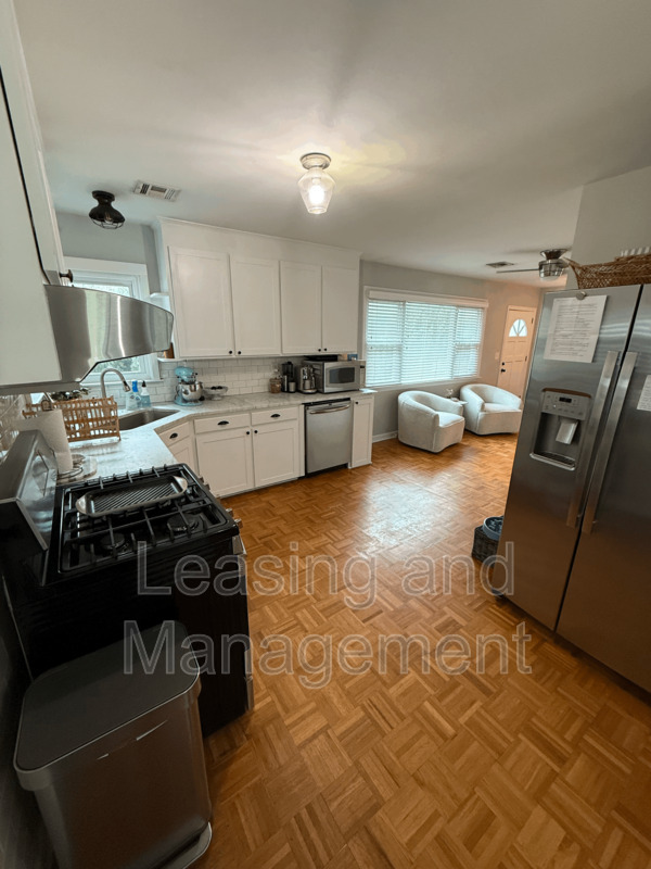 Charleston House: 415 Limbaker Street