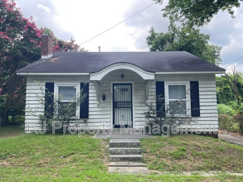 Memphis House: 641 S Greer St