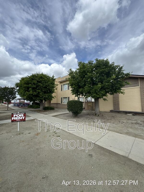 Reedley Condo: 1124 E St