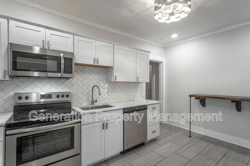 Chattanooga House: 1420 Hixson Pike