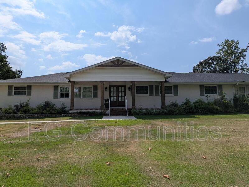 Easley House: 206 Sunshine Way