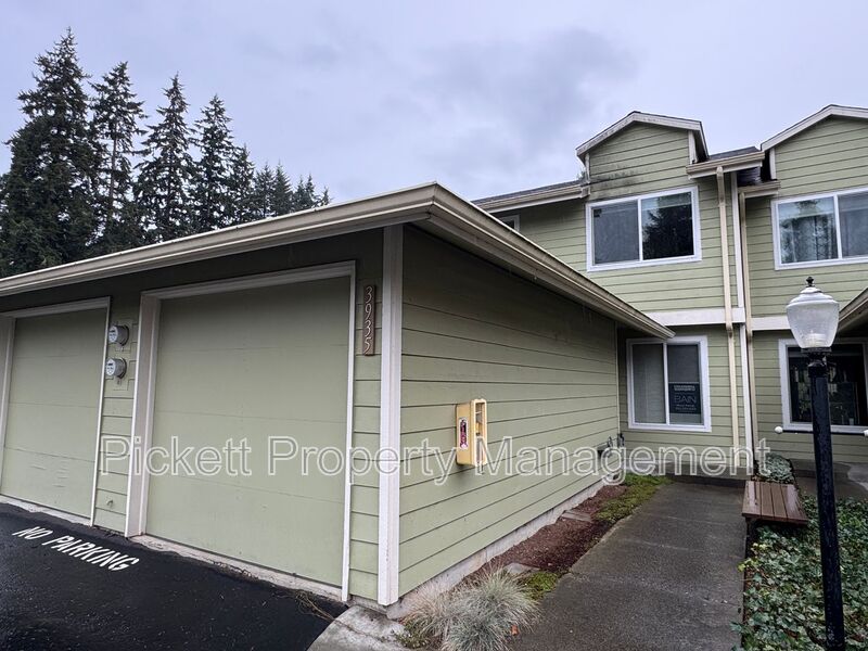 Bremerton Townhome: 3935 NW Fairway Ln